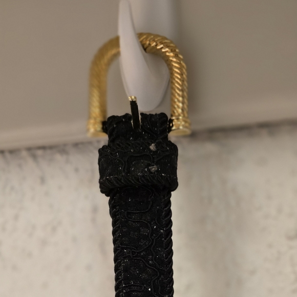 Elegant Black and Gold Women's Belt - Picture 3 of 5